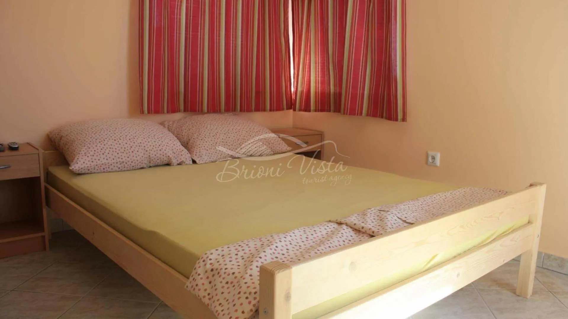 Studio Apartment With Free Parking And No Balcony But Terase In Front Of The House Pula