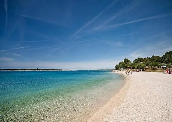 Studio Apartment With Free Parking And No Balcony But Terase In Front Of The House Pula