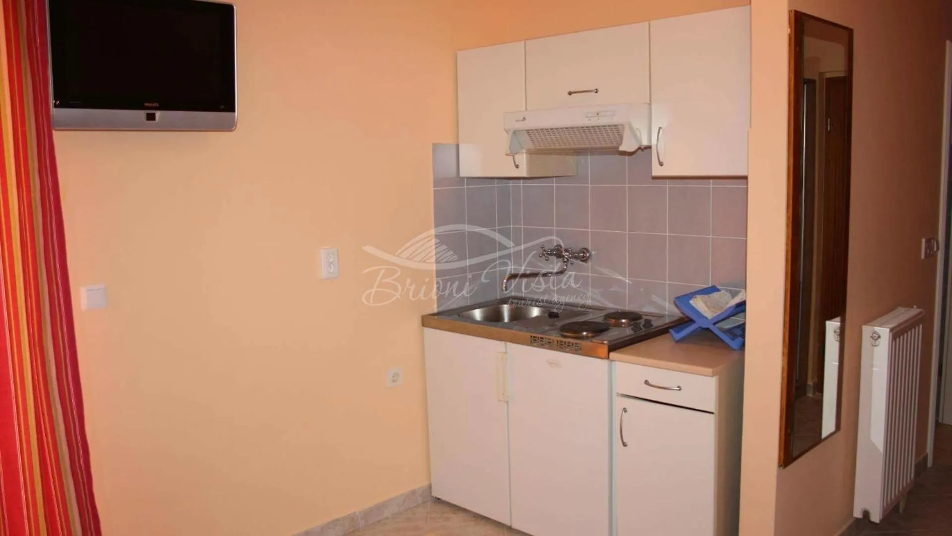 Studio Apartment With Free Parking And No Balcony But Terase In Front Of The House Pula
