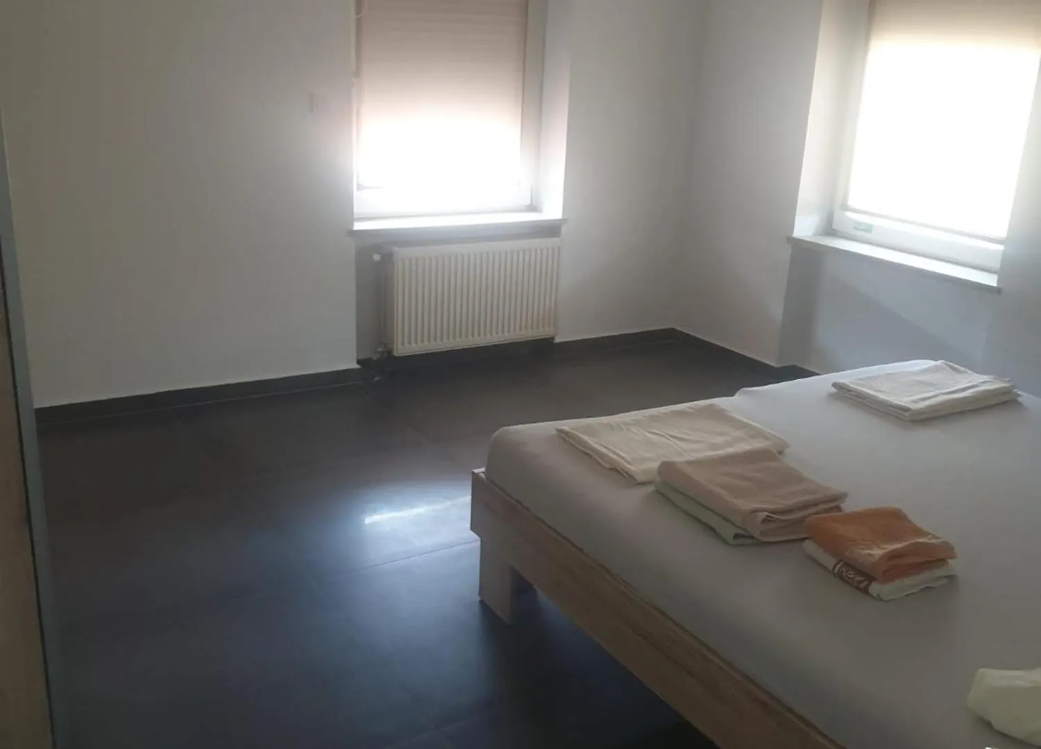 Studio Apartment With Free Parking And No Balcony But Terase In Front Of The House Pula